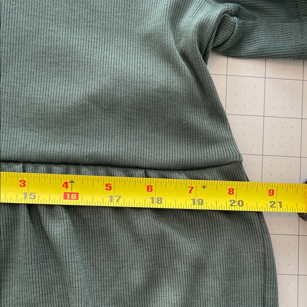 Brass & Roe Summer Ribbed Tiered Dress Dusty Sage size Medium NWT - Picture 11 of 11